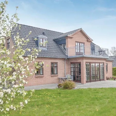 Semesterbostad Four-bedroom Holiday In Logstor